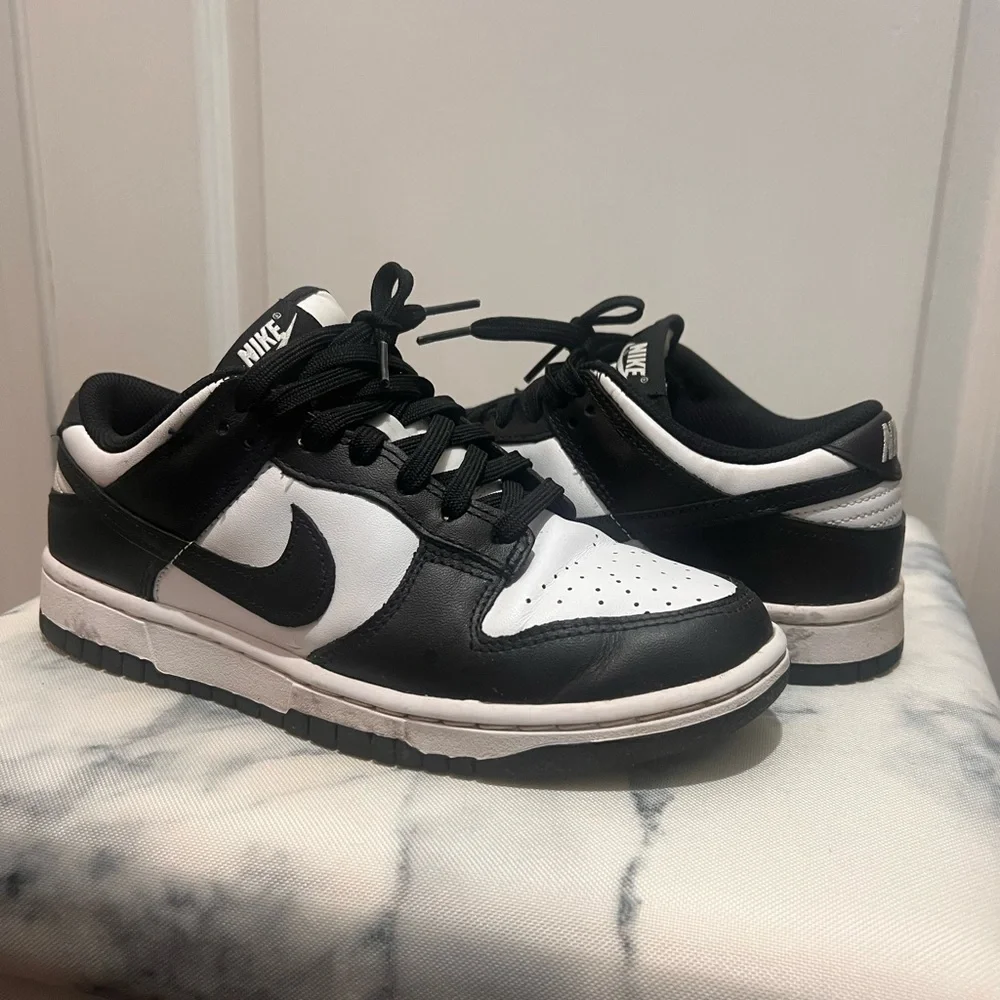 Nike women’s low dunk retro style “Pandas” - Picture 2 of 7